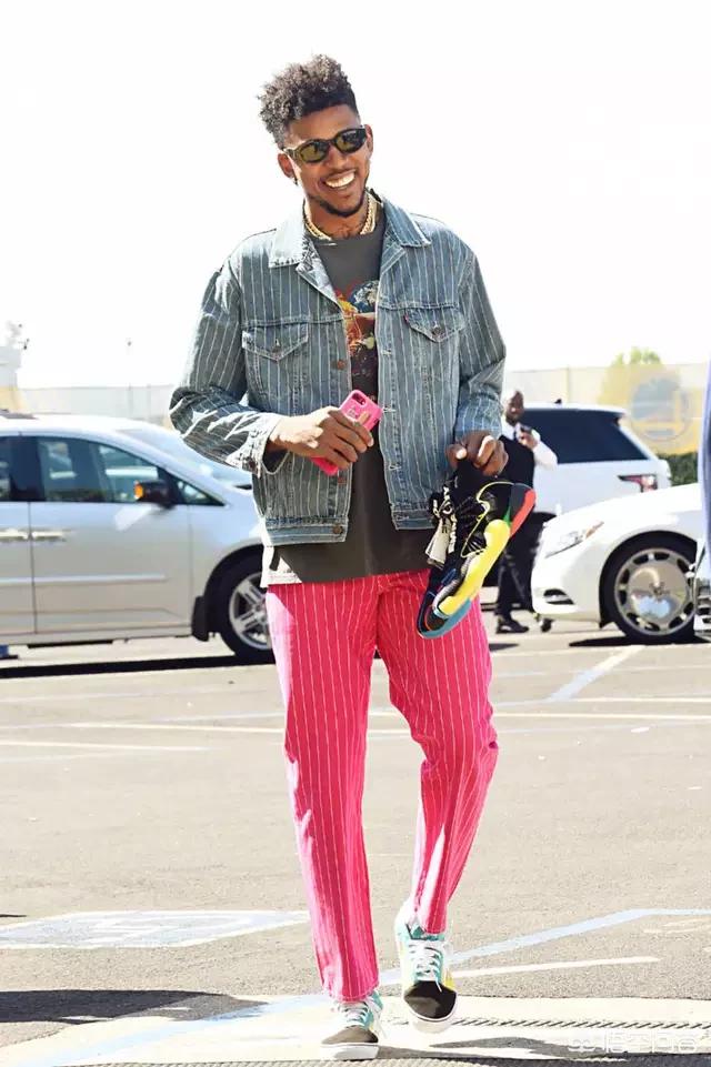 弗赖堡在左 弗赖堡在左